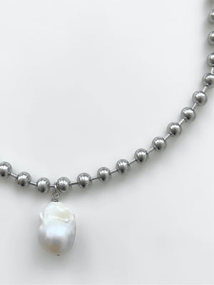 SLOANE BAROQUE PEARL NECKLACE