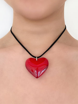 FIRST DATE HEART SUEDE WRAP CHOKER IN RED