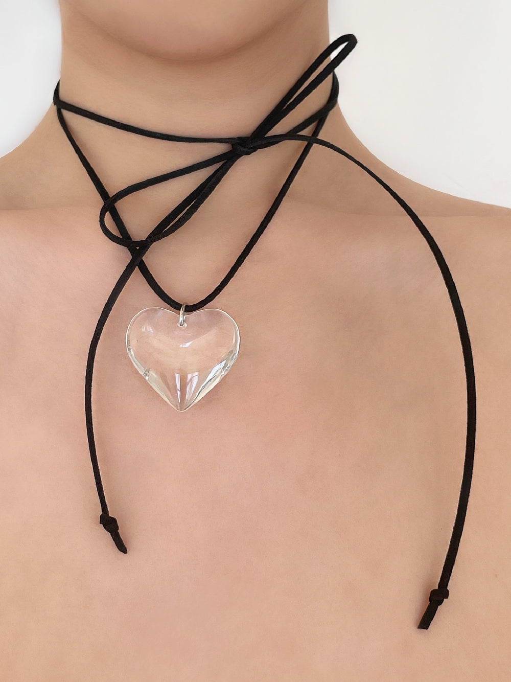 FIRST DATE HEART SUEDE WRAP CHOKER IN CLEAR