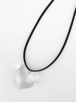 FIRST DATE HEART SUEDE WRAP CHOKER IN CLEAR