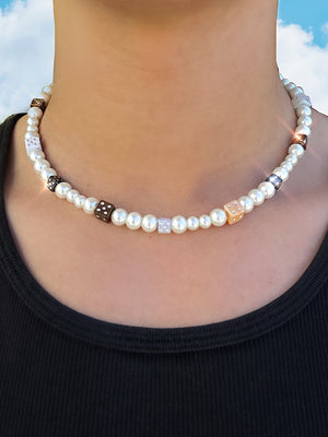 NEUTRAL BABY DICE PEARL NECKLACE
